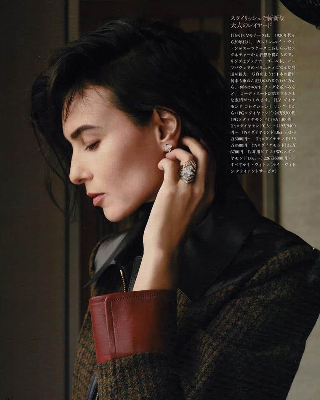 田沢美亜のインスタグラム：「家庭画報12月号  @kateigaho   慌ただしい日々が続いております。 ここ数年かけて取り組んできたプロジェクト もうすぐ皆さんにお披露目できる日が近づいてきました。  あと少し。  #家庭画報 #kateigaho #田沢美亜 #二拠点生活」