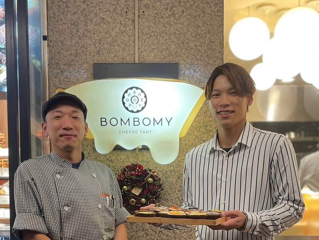 中川圭太さんのインスタグラム写真 - (中川圭太Instagram)「この度ご縁があり大阪 本町にある『BOMBOMY』というスイーツ屋さんに行かせていただきました😊  タルトやラスクなど…🤤✌️  おすすめのお店です🍓🍫🧀🍊  #至福の時間 #甘党 #スイーツ #本町 #BOMBOMY」11月23日 21時44分 - orix.67