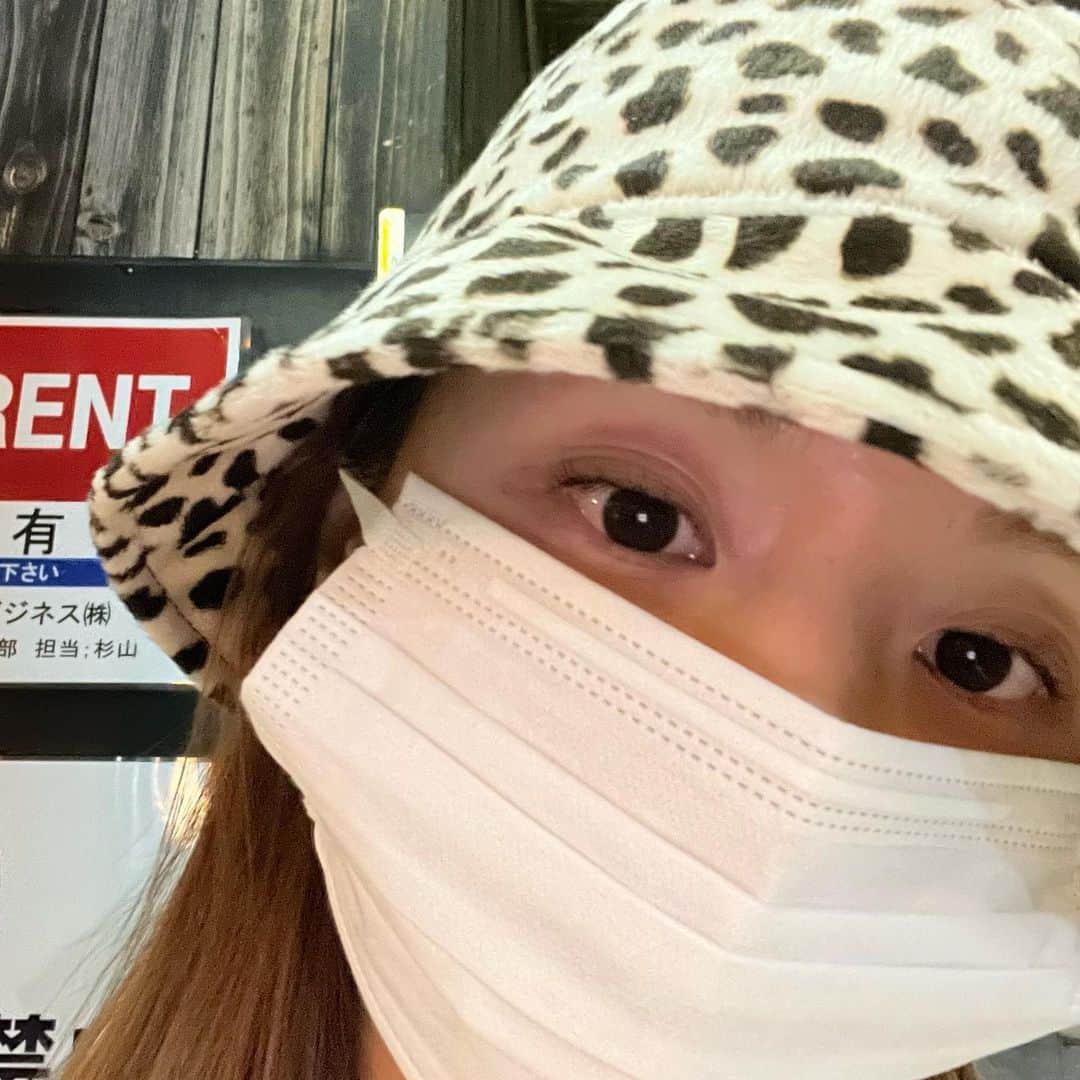 ひよんのインスタグラム：「💛💛  最近スウェットばっかり🤣  #ひよん」