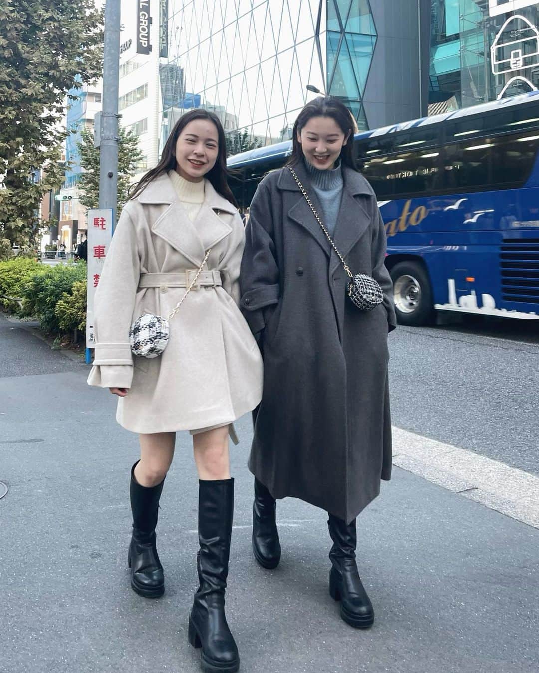 mina hinokuchiのインスタグラム：「. ミディアム丈とロング丈 コートはどっちも欲しいから色を変えて2着ゲットしたいこの冬。  ロングブーツ合わせて ゆずとアウター違いでコーディネートした日の📷  .  #Chico #チコ #salonbychico #coordinate #コーディネート #秋コーデ #冬コーデ #今日のファッション #ファッション  #高身長コーデ #骨格ストレート #骨格ナチュラル #ロングブーツ #ロングコート」