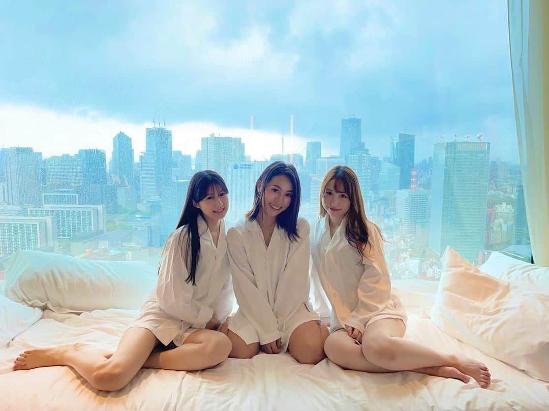 鷲巣綾乃のインスタグラム：「問題児集合の日👼😈👼 . . . #ホテル女子会  昼の部☀️ 曇りだったけど景色最高☁️💓 #ザプリンスギャラリー東京紀尾井町 #theprincegallerytokyokioicho」