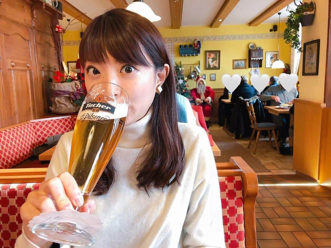 永井友梨のインスタグラム：「勤労感謝の日だし、 ワールドカップだし、 今日は夕飯づくりを放棄してピザにしました😇🍕🍕  お酒片手に観戦という方も多いのでは🍺？ がんばれニッポン🇯🇵  #w杯 #ワールドカップ #ドイツ にちなんでドイツの写真🇩🇪 #勤労感謝の日 #いつもお疲れさまです」