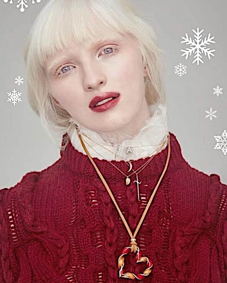 ナスチャのインスタグラム：「I kinda miss Christmas 🎄 looking shootings 🥰 for @isetan_shinjuku」