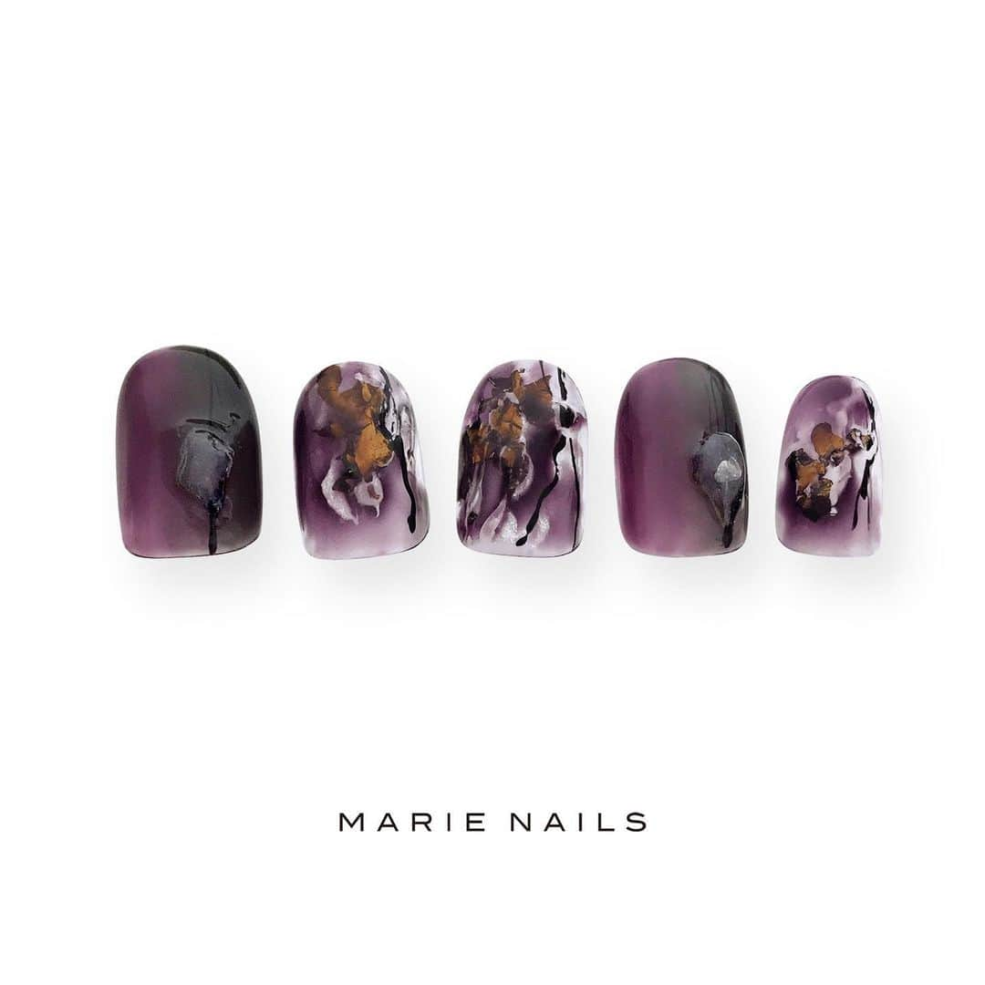 marienails_jpnのインスタグラム：「#nailartist #nailstagram #nailswag #nailist #marienails #nail #nails #naildesign #nailart #fashion #trend #gelnails #ユニコーンマグネット #purple #グラデネイル #マリーネイルズ #ネイルデザイン #秋ネイル #ジェルネイル #ファッション #ネイルサロン #ネイリスト #お洒落さんと繋がりたい #オフィスネイル #ネイルアート #おしゃれ #秋コーデ #オーロラネイル #シンプルネイル #紫コーデ」