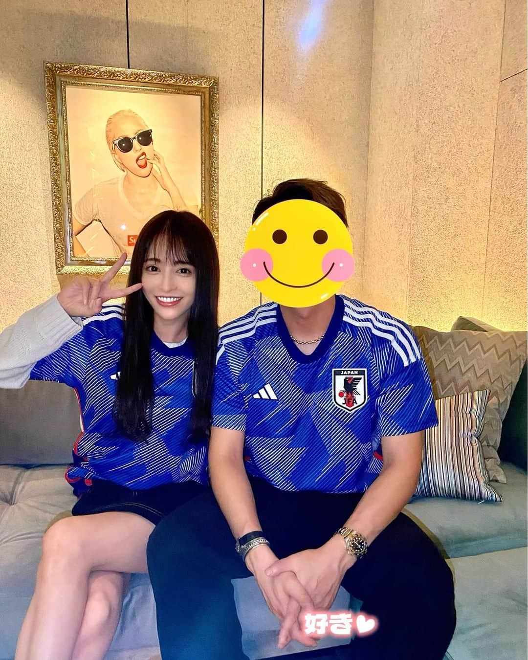 ririのインスタグラム：「おめでとう🥲🎉👏😭 🇯🇵日本🇯🇵‼️‼️‼️  PKからはじまった時は わあああああ😨ってなりかけたけど 日本の巻き返し凄くて 感動しました😭🙏💕 みんな素晴らしかったです😼‼️  ドイツ🇩🇪に勝ったのは ホントに嬉しい😂💕🏆  おめでとう🥲🎉 素敵な試合を♡♡♡  素敵なメンバーで 応援できて楽しかったし 大興奮した😹‼️  勇気をありがとう🇯🇵⚽️💖💖💖 次も応援📣🐸します❗️  #love #happy #サッカー #ワールドカップ」