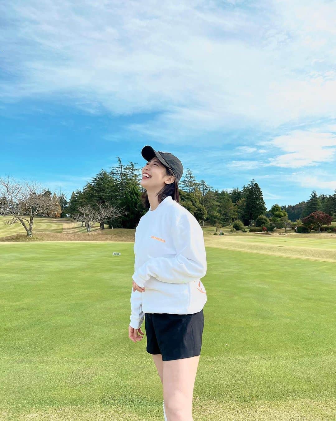 のインスタグラム：「@harajukugolf_academy の赤石コーチのレッスンに行ってきました⛳️  自分でも上手くなってるのが分かって、レッスンが楽しいです🥰🥰 いつもありがとうございます✨」
