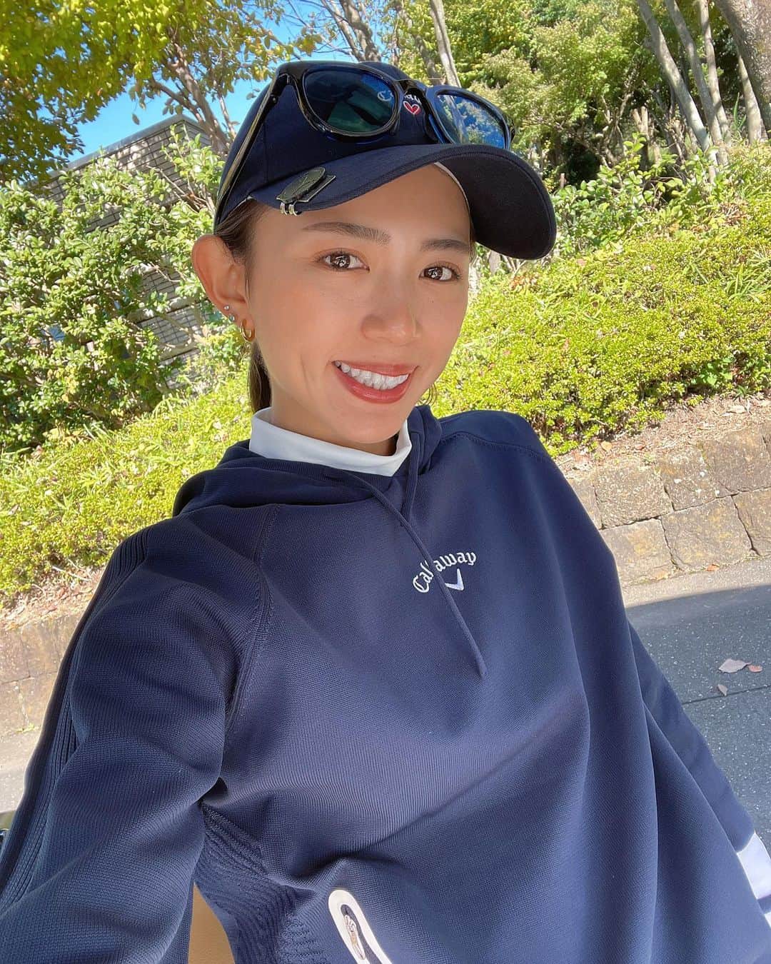 坪井ミサトのインスタグラム：「先日のゴルフ⛳️💖  思い通りに打てなくて スコアは93🥹  最近の課題(ずっと。笑)はパターです🥲 平気で40打っちゃうから勿体無い💦  みなさんの課題はなんですか？🙄  とりあえず パターマットで練習します🫡笑  new wear @callawaygolf_japan  @callawayapparel_japan   #golf #golfgirl #callaway #golfwear #ゴルフ #ゴルフ女子 #sport #fitness #fitnessgirl」