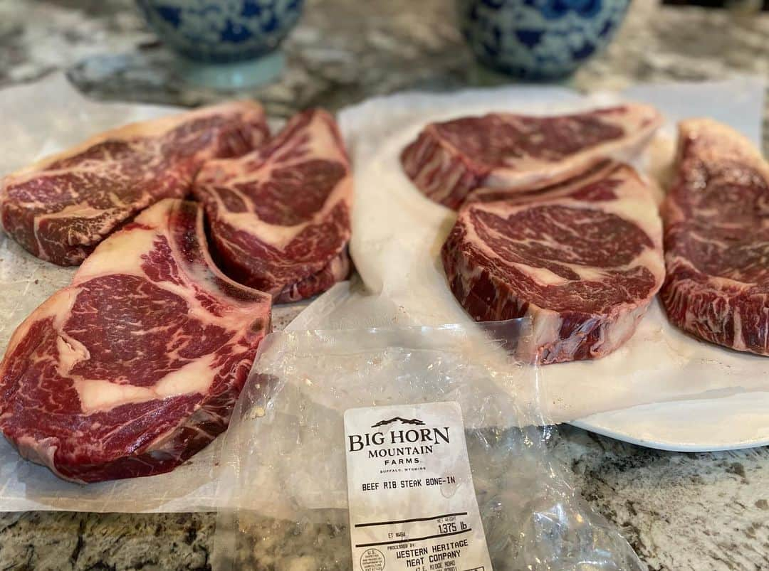 ジョン・イスナーさんのインスタグラム写真 - (ジョン・イスナーInstagram)「Everyone knows the big players in the meat game, but this holiday season give @big_horn_mountain_farms a try. The highest quality American wagyu beef raised in beautiful Buffalo, Wyoming will not disappoint. Trust me!」11月24日 11時25分 - johnrisner