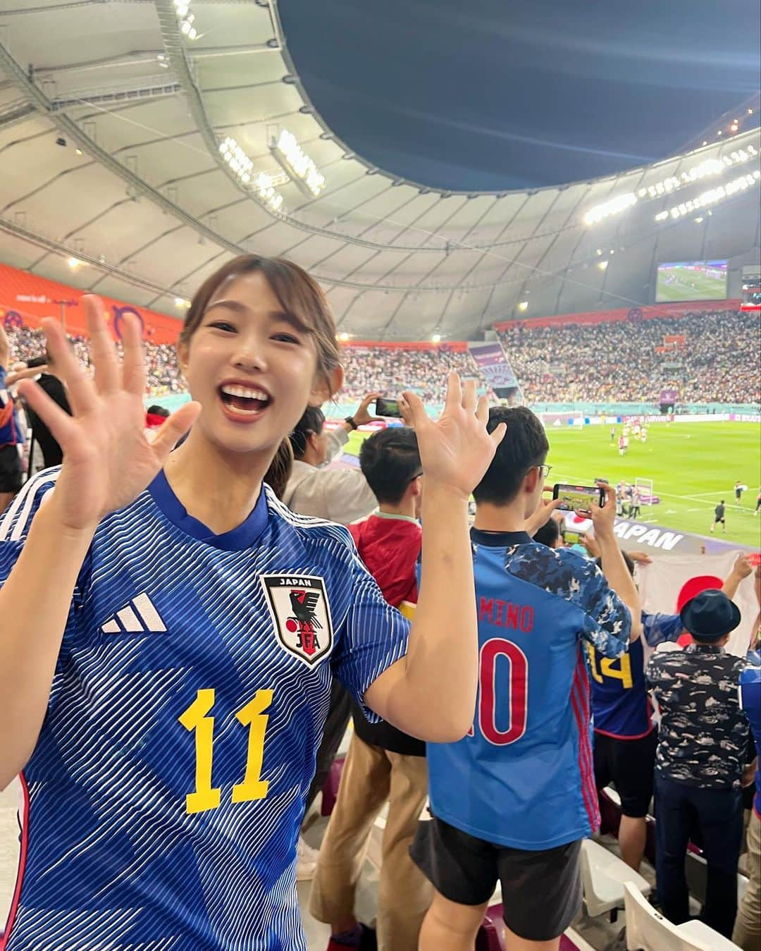 堀江聖夏さんのインスタグラム写真 - (堀江聖夏Instagram)「🇯🇵💙FIFA World Cup 2022 ⁡ 歴史的、奇跡の瞬間😭🫶✨ 歓喜に満ち溢れた逆転のゴール、、 ⁡ 本当に本当に本当に かっこよかった…何度も何度も 試合映像を観ています。 ⁡ 現地カタール、ハリーファ国際スタジアムは 日本人サポーター、そして日本が大好きな 外国人サポーターも多くいました！ ⁡ 試合が終わったあとも ⁡ 「JAPANが好きでカタールに来た」 「JAPAN最高！」「ありがとう」 「JAPAN Congratulation！」 ⁡ とすれ違う多国籍の方々に挨拶していただき 世界中の人と繋がれるW杯という 多様性に満ち溢れている 国際交流文化が行われた事に感謝です🌍 ⁡ 試合終わりにはゴミ拾いをする 日本人サポーターは世界から賞賛を浴び、 権田修一選手のインタビューでも、 謙虚さ、堅実さ、誠実と日本の 美徳の精神が見られました。 ⁡ 次は27日19:00キックオフのコスタリカ戦！ 日本ベスト8進出を❗️ ⁡ ⁡ ________________________________ #サッカーワールドカップ2022  #日本代表　#ワールドカップ2022 #W杯　#fifaworldcup2022 #worldcup2022 #サムライブルー　#森保ジャパン #Qatar #サムライジャパン　#目指せベスト8 #japan」11月24日 6時45分 - mina_horie