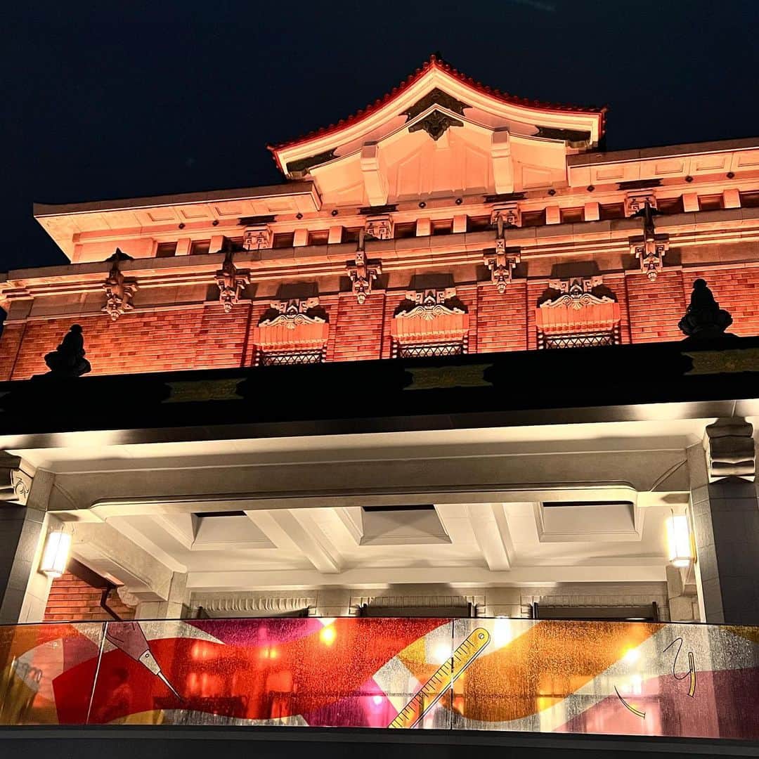 金谷一興さんのインスタグラム写真 - (金谷一興Instagram)「〈エルメス〉のクラフトマンシップを 京都で観れる✨  1837年パリで創業したエルメス。 クラフトマンシップにフォーカスし、現在に息づくメゾンのものづくりをありのままに体感できる展覧会が京都で開催中です。  日本は11/27までの6日間限定です✨ 京セラ美術館はすごいわ。  ▶︎ イベント エルメス・イン・ザ・メイキング展 期間: 京都市京セラ美術館 本館 南回廊1階（京都市左京区岡崎円勝寺町124） 会期:2022年11月22日(火)- 2022年11月27日(日)  ------------------------------------  💡主に旅の情報を発信してます。  『ココ行きたい』 『ええやん』 と思った方はトントン2回おして イイね♡よろしくお願いします。  保存ボタンおしていただけると 嬉しいです。  他の投稿も見たいなと感じた方は @ikko_contiforce を見てね✨  ------------------------------------  #京都観光 #hermes #エルメス#美術館巡り #京セラ美術館 #京都 #美容師#京都旅行」11月24日 6時58分 - ikko_contiforce