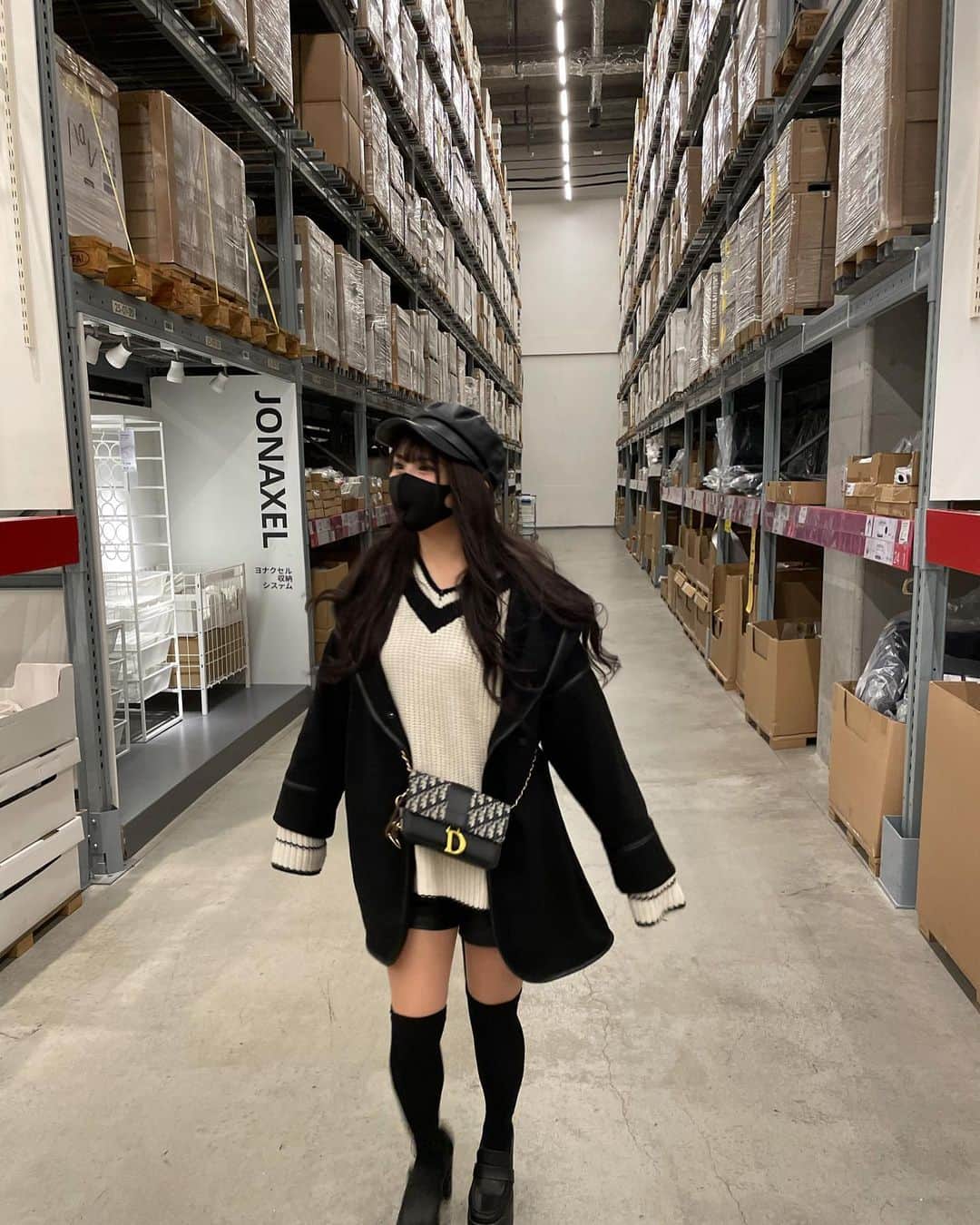 西野瑠奈のインスタグラム：「初のIKEAでベッド買ってしまって 大変だった時。笑   #大阪 #IKEA #初めていった」