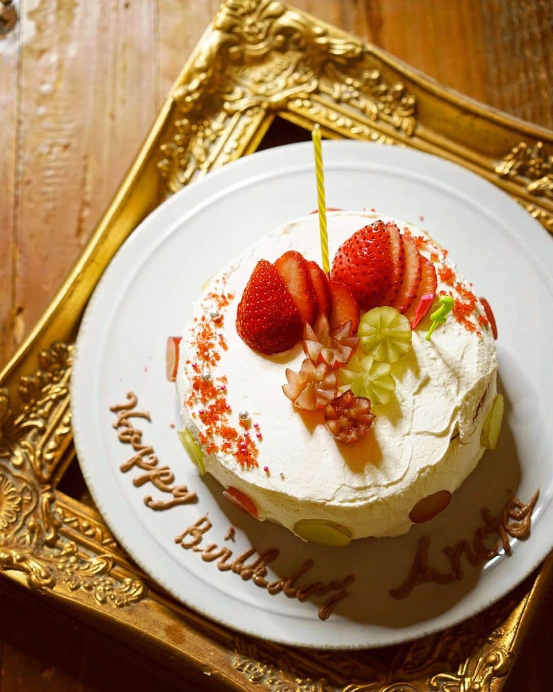 mikiのインスタグラム：「Happy birthday ARUTO.  もう12歳。 まだまだ残る幼さが 時折心配にもなるけれど それが嬉しいっていうのが本音かも。 だってまだまだ ぎゅーってしたいもん。  これがあと１、2年もすれば 『きもっ』 って言われるようになるのかしら😂  生まれてきてくれて ありがとう。 ママはいつも あなたに癒しをもらっています。 これからもこのまんま あなたらしく 心も身体も健やかに 生きていけますように。」
