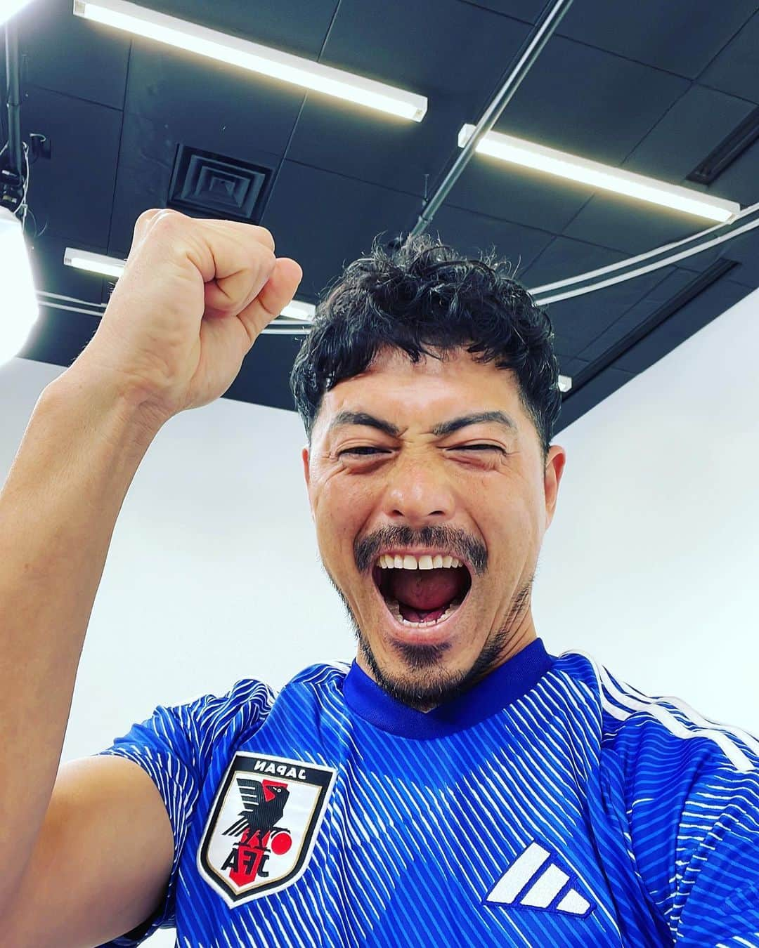 鈴木啓太さんのインスタグラム写真 - (鈴木啓太Instagram)「🔥🔥🔥⚽️👍👍👍  #日本代表 #サッカー #ワールドカップ #worldcup #japan #football」11月24日 9時37分 - keita.suzuki.official