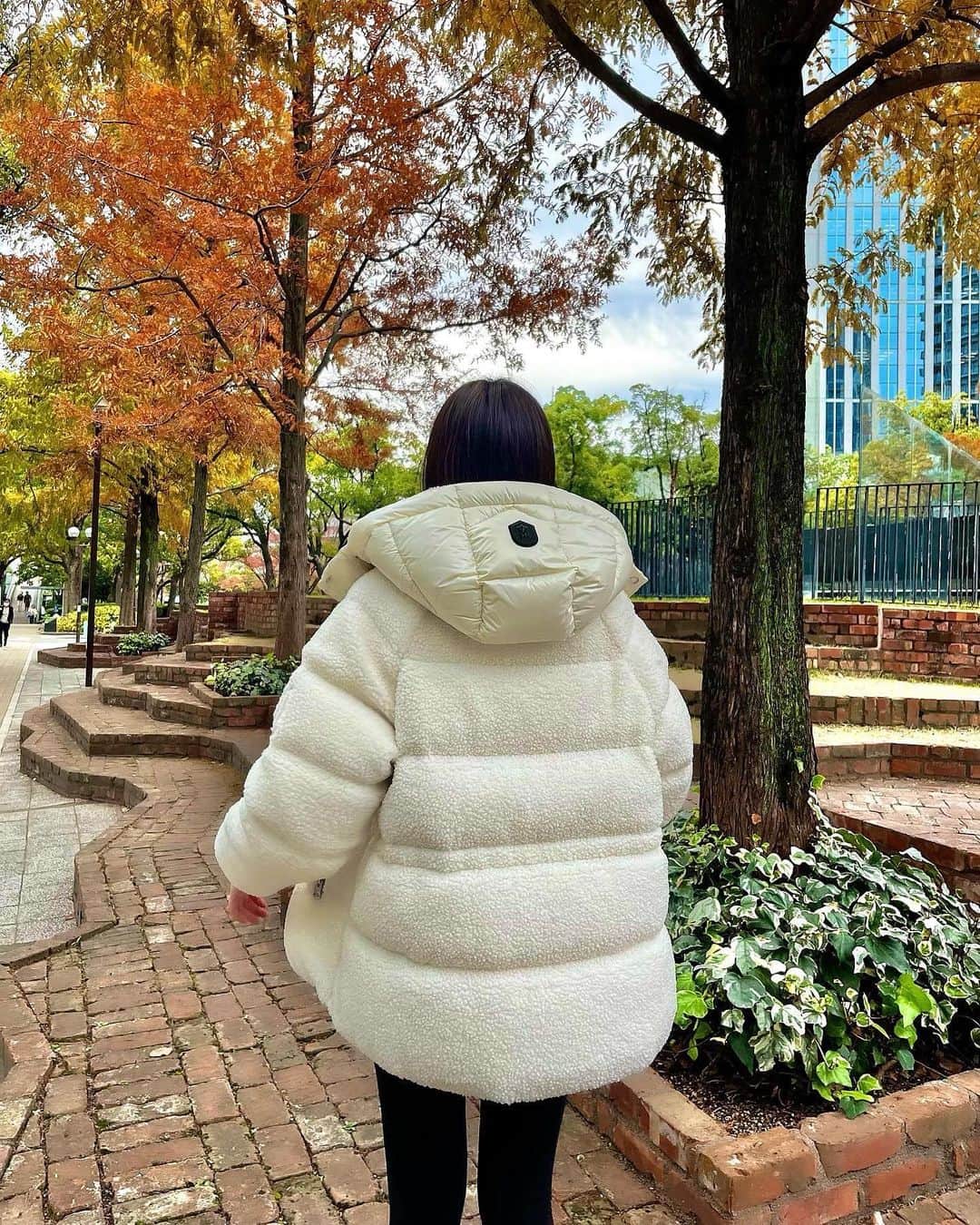湯浅喬子さんのインスタグラム写真 - (湯浅喬子Instagram)「@mackage 🤍  ボア素材のダウンが今年らしくて 一目惚れ🐻‍❄️  マッカージュはカナダ発の機能性と デザイン性を兼ね備えたアウターブランド🤍  EDANA-TDという型で オーバーサイズなシルエットなので 164cmでXSを着用してます✨  他にも可愛いデザインがたくさんありました🤍 #mackage  #マッカージュ #ダウン」11月24日 21時15分 - kyorco