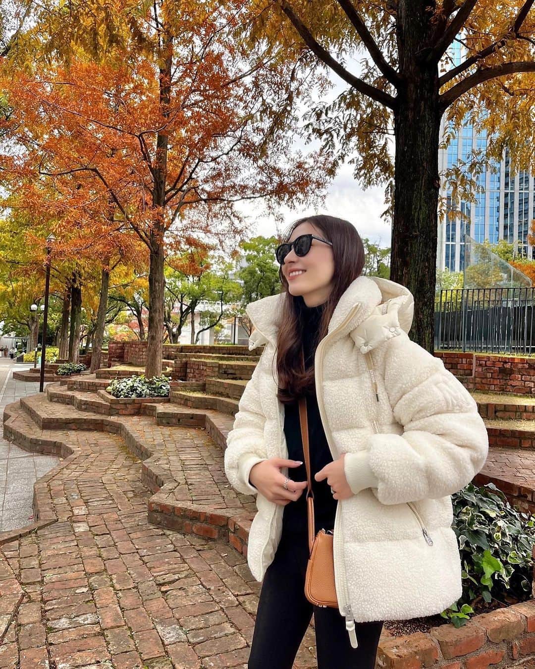 湯浅喬子のインスタグラム：「@mackage 🤍  ボア素材のダウンが今年らしくて 一目惚れ🐻‍❄️  マッカージュはカナダ発の機能性と デザイン性を兼ね備えたアウターブランド🤍  EDANA-TDという型で オーバーサイズなシルエットなので 164cmでXSを着用してます✨  他にも可愛いデザインがたくさんありました🤍 #mackage  #マッカージュ #ダウン」