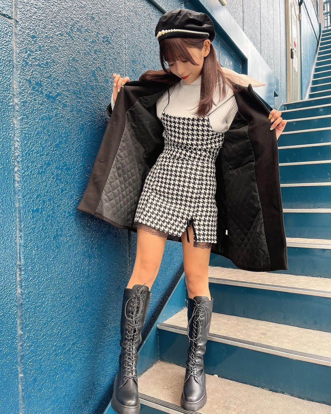 ゆんのインスタグラム：「秋冬の服がいちばん好き〜🍁❄️  SHEIN(＠shein_japan )で 全身コーデしたけどプチプラ なのに本当に天才可愛いのっ✨  しかも！今日から！ SHEIN Black Friday Sale が始まるみたいで  下のクーポンを使うとさらに お買い上げ金額1～5,999円までは セール価格から15%OFF  6,000円以上は20%OFF  になって今がSHEIN史上最高の 割引率なんだってー！  ただでさえプチプラなのに更に お得に買えて今こそチャンスです🕊🛍  クーポンコード：SGFyun 利用期限は今日〜12月31日まで！  検索しやすいように ゆんコーデの商品ID 載せておくね⸜( ॑꒳ ॑ )⸝  ↓  コート：11363811 セーター：3145706 キャミドレス：6613697 ブーツ：4568651 ベレー帽：6993547  お揃いで双子コーデ しちゃう、、？☺︎✨  #SHEINgoodfinds #SHEINblackfriday #SHEINforall #ad」