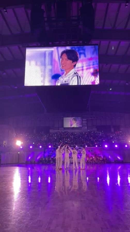 M!LKオフィシャルInstagramのインスタグラム：「緊急生配信！運動会のハーフタイムショーをちょっとだけお見せします❗️ 明日までのアーカイブあり🎥」