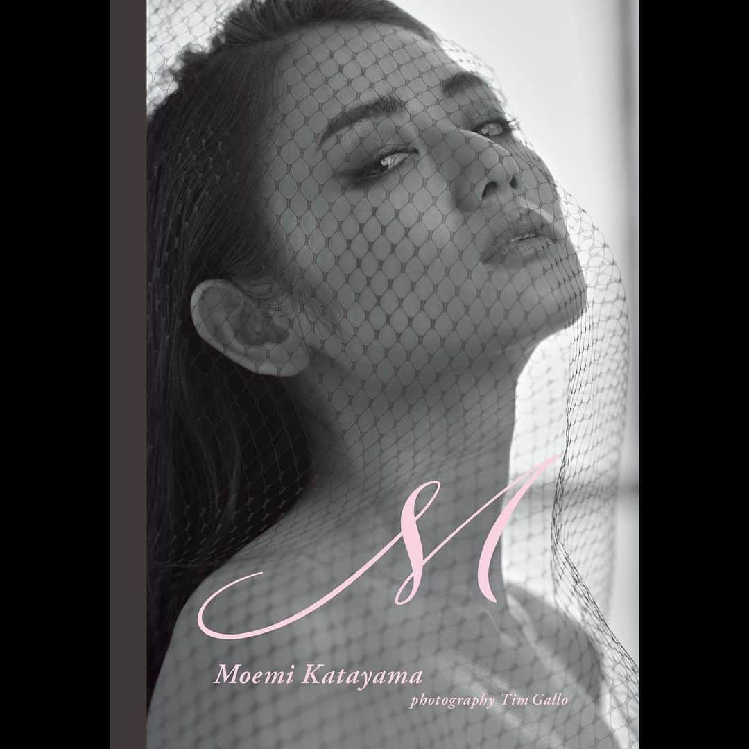 片山萌美のインスタグラム：「🤍🖤  片山萌美写真集【M】  2022年12月12日（月） 1990部限定で発売決定✨  -取扱店- ☆ブックファースト新宿店 http://www.book1st.net/shinjuku/ 　特典：生写真、イベント参加券（先着） ★青山ブックセンター https://aoyamabc.jp/pages/store-info 　特典：生写真、サイン会参加券（先着） ○Amazon □リーダーストア https://onl.bz/cMajaQd  　※100部限定※セット売りのみ  多くの方に たくさん協力していただき 実現できた写真集...！！  やっと告知できて 嬉しいやら、安心できたやら😂🤣  ちなみにイベントもあります☆☆☆ 2022年も1ヶ月ちょっとだけど まだまだよろしくお願いします✌︎  #片山萌美写真集M  #moemikatayama」
