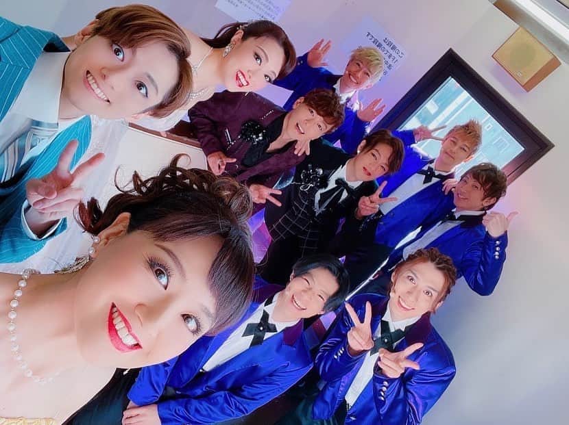 のインスタグラム：「.  『Dramatic Musical Collection』  千秋楽！ありがとう！！  久々のDIAMOND☆DOGSのメンバーと  北翔みっちゃん、花ちゃん、藍里、  そして１５年以上ぶりの共演の東山光明と😊  最光の時間だった✨  またみんな会おうね！  #DMC #東山義久」