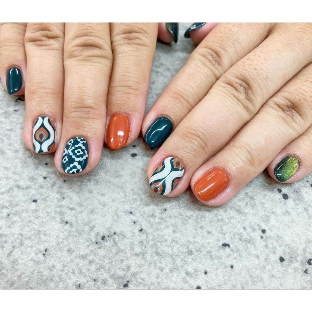 ネイル アイ サロン スグネさんのインスタグラム写真 - (ネイル アイ サロン スグネInstagram)「💅 colors 🎨  @_mio__t  @sugnechihiro  @ono_nail_  @___the_nail___   #sugne #nail  #nailart #ネイル #ネイルデザイン #カジュアルネイル #ショートネイル #ネイル #ニュアンスネイル #ニュアンスアート #大人っぽいネイル #高田馬場ネイル #高田馬場 #네일 #네일스타그램」11月24日 13時15分 - naileyesalonsugne