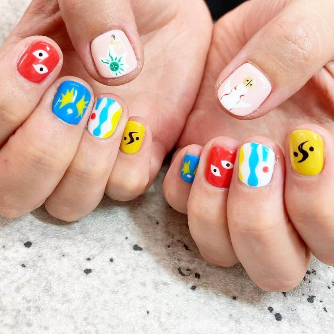 ネイル アイ サロン スグネさんのインスタグラム写真 - (ネイル アイ サロン スグネInstagram)「💅 colors 🎨  @_mio__t  @sugnechihiro  @ono_nail_  @___the_nail___   #sugne #nail  #nailart #ネイル #ネイルデザイン #カジュアルネイル #ショートネイル #ネイル #ニュアンスネイル #ニュアンスアート #大人っぽいネイル #高田馬場ネイル #高田馬場 #네일 #네일스타그램」11月24日 13時15分 - naileyesalonsugne