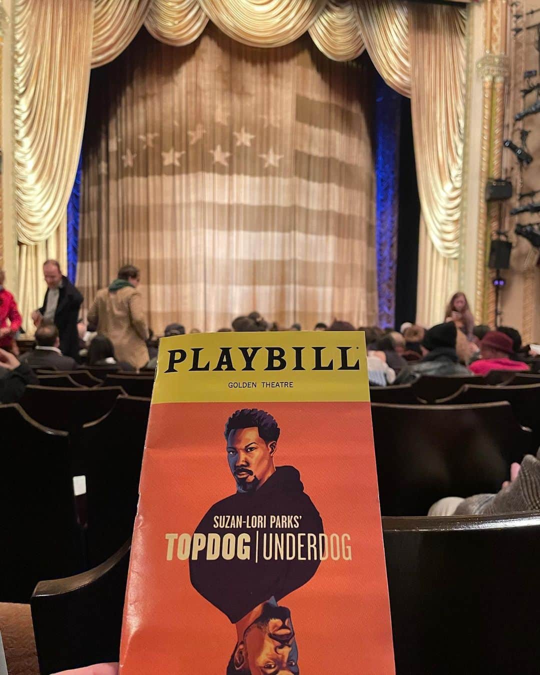 ウィリアム・H・メイシーのインスタグラム：「I’m in New York with my magnificent wife and two perfect daughters, for which I am so thankful. I’ve seen two plays while here, “Topdog/Underdog” at the Golden Theater, and “A Strange Loop” at the Lyceum Theater. I’m so proud to be in show biz, and a member of the theater community. I’m filled with thankfulness. Happy Thanksgiving everyone. Love, Bill.」