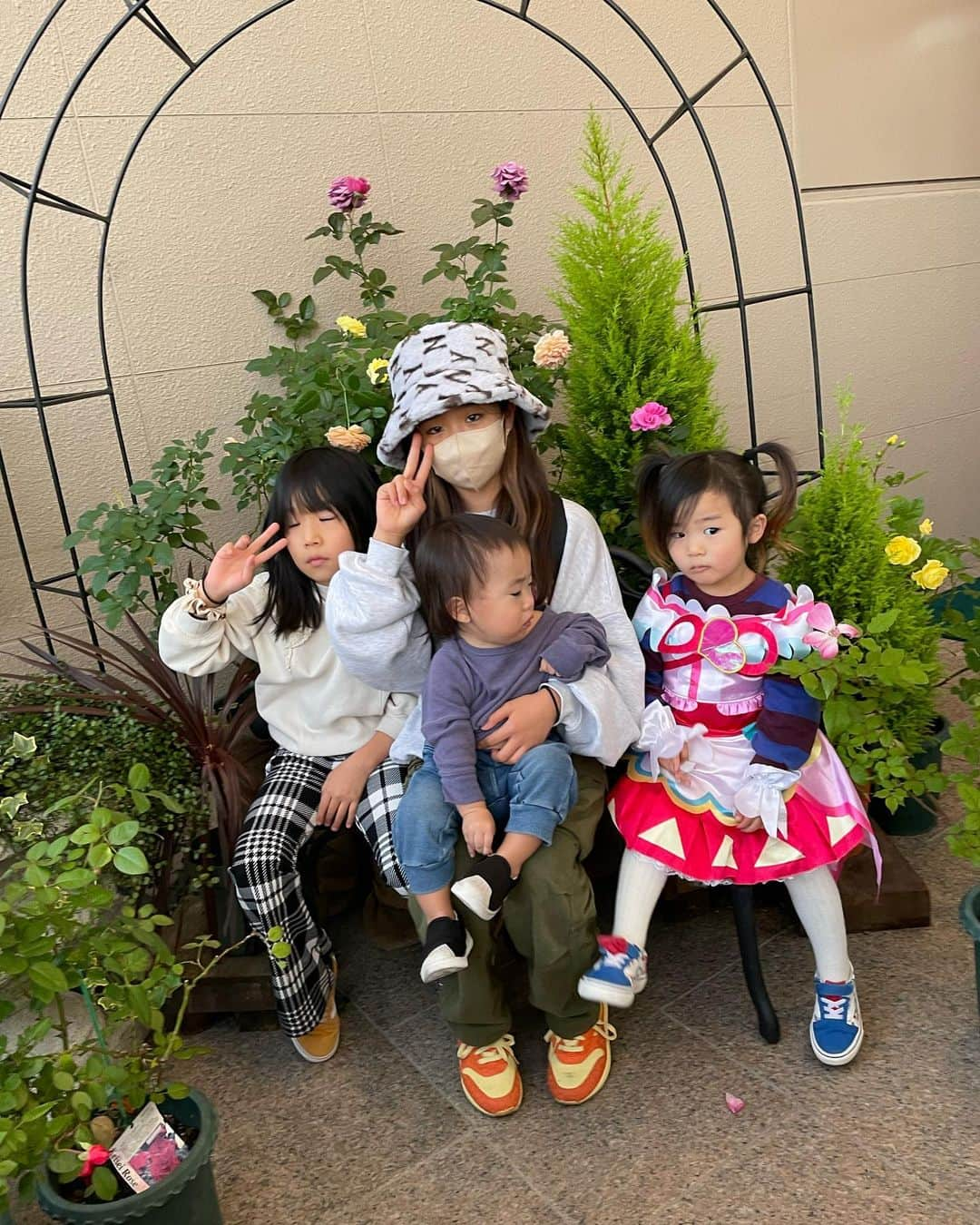 森ケの日常さんのインスタグラム写真 - (森ケの日常Instagram)「娘×息子。  ＿＿＿＿＿＿＿＿＿＿＿＿＿＿＿#森ケの日常#子供のいる暮らし#親子#パパ#ママ#娘#息子#暴走息子 #子育て#TikTok#家族#子供#息子とママ#息子とパパ#ファミリー#GagLifeFamily#カチ」11月24日 15時24分 - morike.holiday