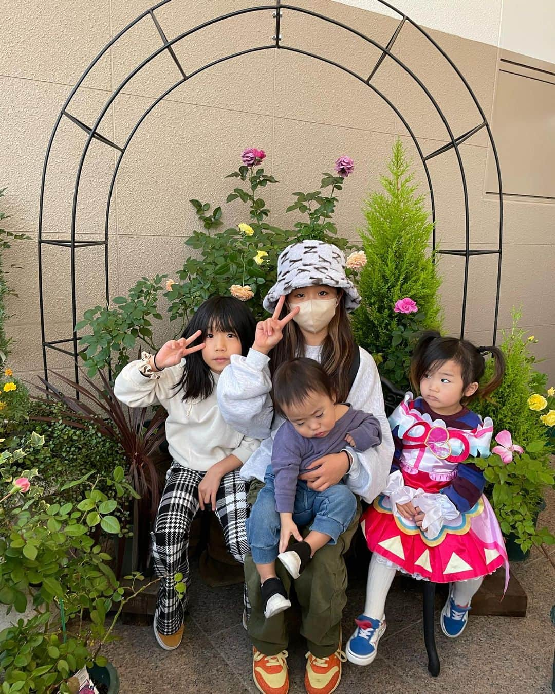 森ケの日常さんのインスタグラム写真 - (森ケの日常Instagram)「娘×息子。  ＿＿＿＿＿＿＿＿＿＿＿＿＿＿＿#森ケの日常#子供のいる暮らし#親子#パパ#ママ#娘#息子#暴走息子 #子育て#TikTok#家族#子供#息子とママ#息子とパパ#ファミリー#GagLifeFamily#カチ」11月24日 15時24分 - morike.holiday