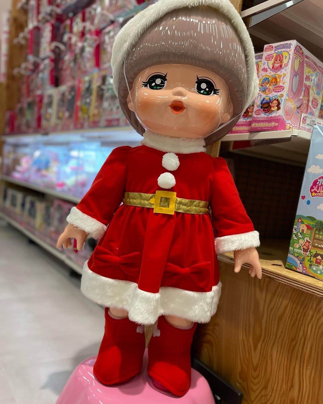 モハメド・ヨネのインスタグラム：「子供の為に、、、  #お世話大好きメルちゃん #プレミアムメルちゃん人形 #メルちゃん30周年  #これやると何かグッズがもらえるらしい」