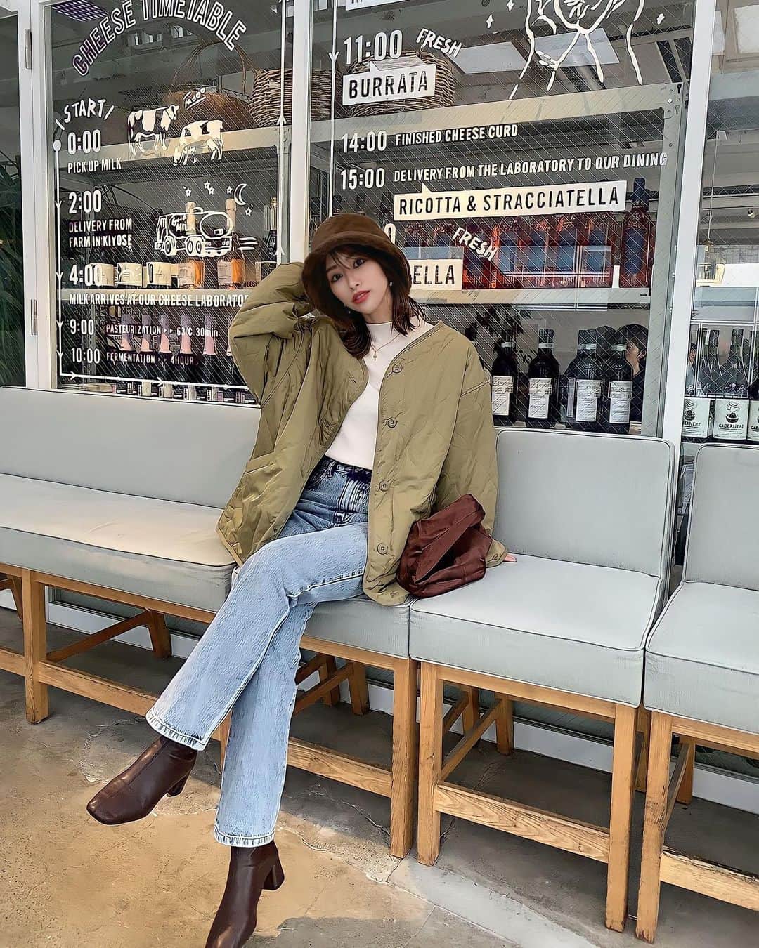 一ノ瀬恋のインスタグラム：「冬仕様☃️❄️ hat  @cta_gather  outer @classicalelf_official  inner  @kobe_lettuce  pants @grl_official  bag @zozotown  shoes @reurie_official   クラシカルエルフ × Qoo10ライブショッピングでお得に買えちゃう😍💕  #fashion  #cood #coodinate  #30代ファッション  #30代コーデ  #くびれヘアー #イエベ春 #骨格ウェーブ #アクティブキュート  #男の子のママ #grl  #グレイル#ClassicalElf #クラシカルエルフ　#クラシカルエルフqoo10ライブ　#qoo10 #qoo10LiveShopping #PR #zozotown購入品」