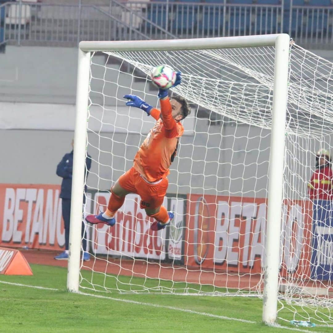 ヘスス・フェルナンデス・コラードさんのインスタグラム写真 - (ヘスス・フェルナンデス・コラードInstagram)「🧤⚽️💪🏼 #football#goalkeeper#goalkeepergloves #superligaromania 🇷🇴 #cuparomaniei #fcvoluntari」11月24日 21時24分 - iamjesusfernandez