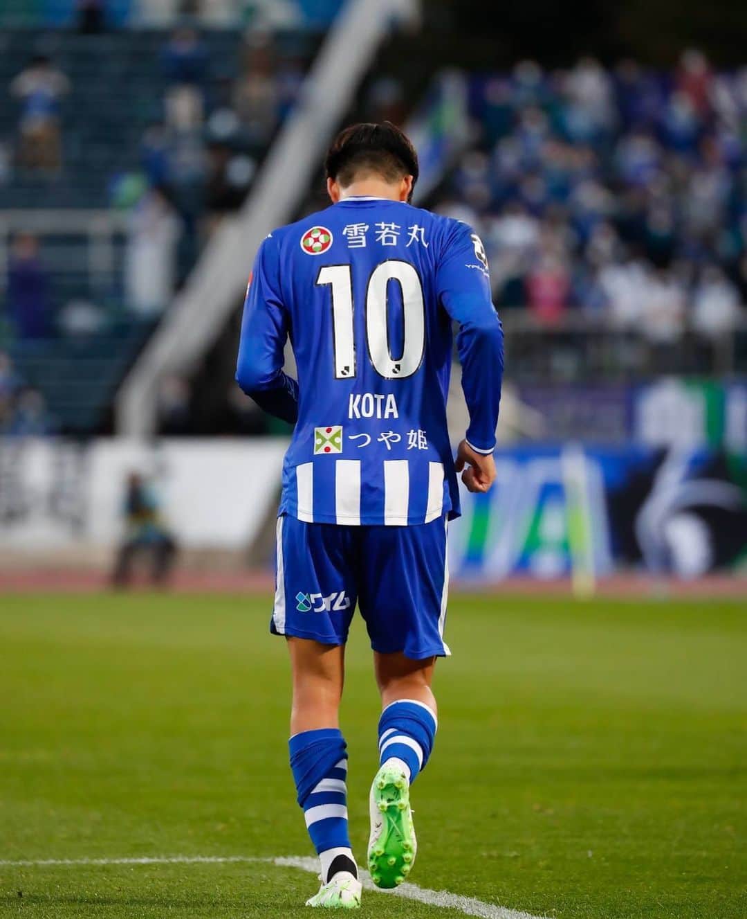 山田康太のインスタグラム：「リリースの通り移籍することになりました 山形にはとても感謝しています 選手として成長させてくれて自信をもたせてくれた場所です。 だからこそ結果で応援してくれている人たちに恩返しをしたかったですがまだまだ自分の力不足でした。  リリースが出て間もないのに自分に「次の場所でも頑張ってほしい」「応援してる」「ありがとう」などの声にはすごくパワーをもらえてます。 自分で決めたこの道を応援してもらえるようにこれからも自分らしく頑張っていきたいと思います。  リリースにも書きましたが、 モンテディオ山形が常にベストであるように心から応援してます 本当に2年間自分を支えてくれてありがとうございました」
