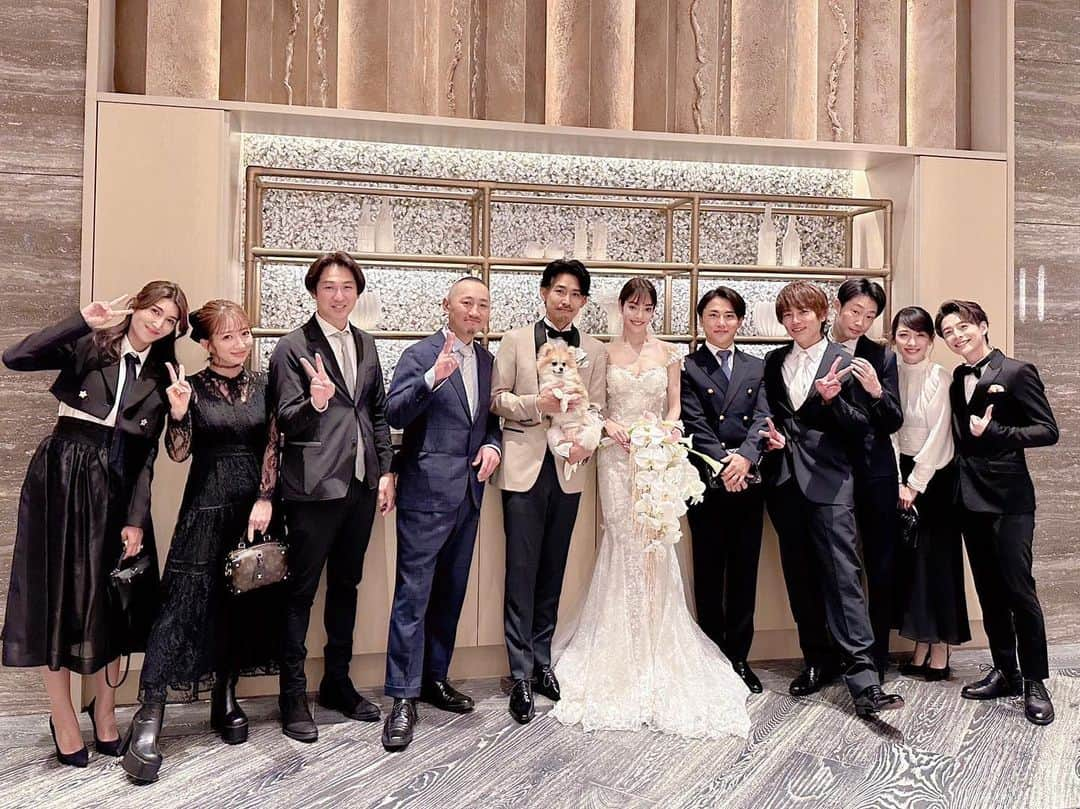 久永輝明さんのインスタグラム写真 - (久永輝明Instagram)「はるちゃん結婚式。 ハートフルでセンスの良い、素晴らしい結婚式、披露宴でした。 古くからの仲間も多くて、同窓会のような集まりに、良い意味でフランクな宴席で楽しかったな。 改めて @matsuharu_evoke 、 @sayaka__shimizu 結婚おめでとう。 末長い幸せを祈ってるよ👍」11月24日 16時56分 - teruakifukuoji