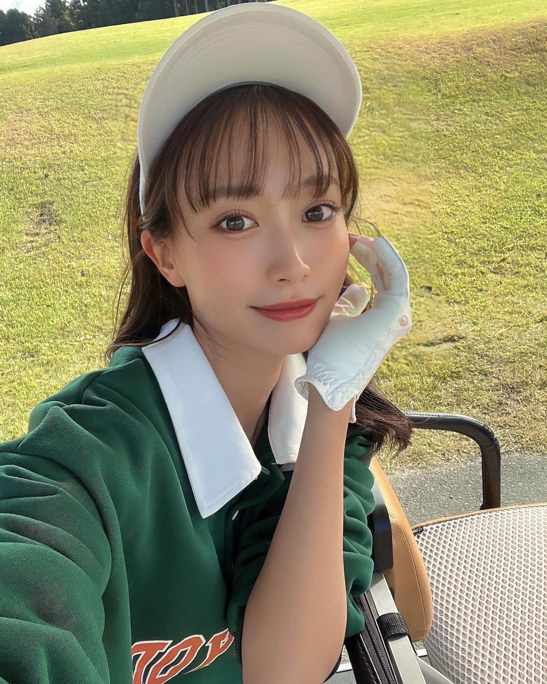 岡島彩花のインスタグラム：「・  来週楽しみがあるから 明日から連勤頑張れる〜😉⛳️  #ゴルフ女子  #ゴルフコーデ  #ゴルフ初心者」