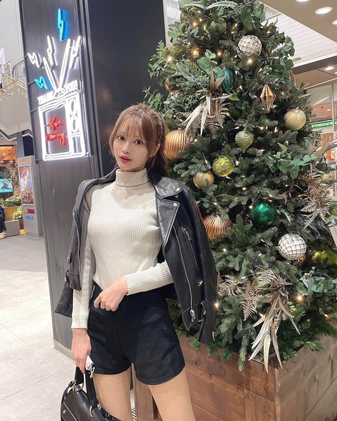 知本真以子のインスタグラム：「年末も楽しみ🎄」