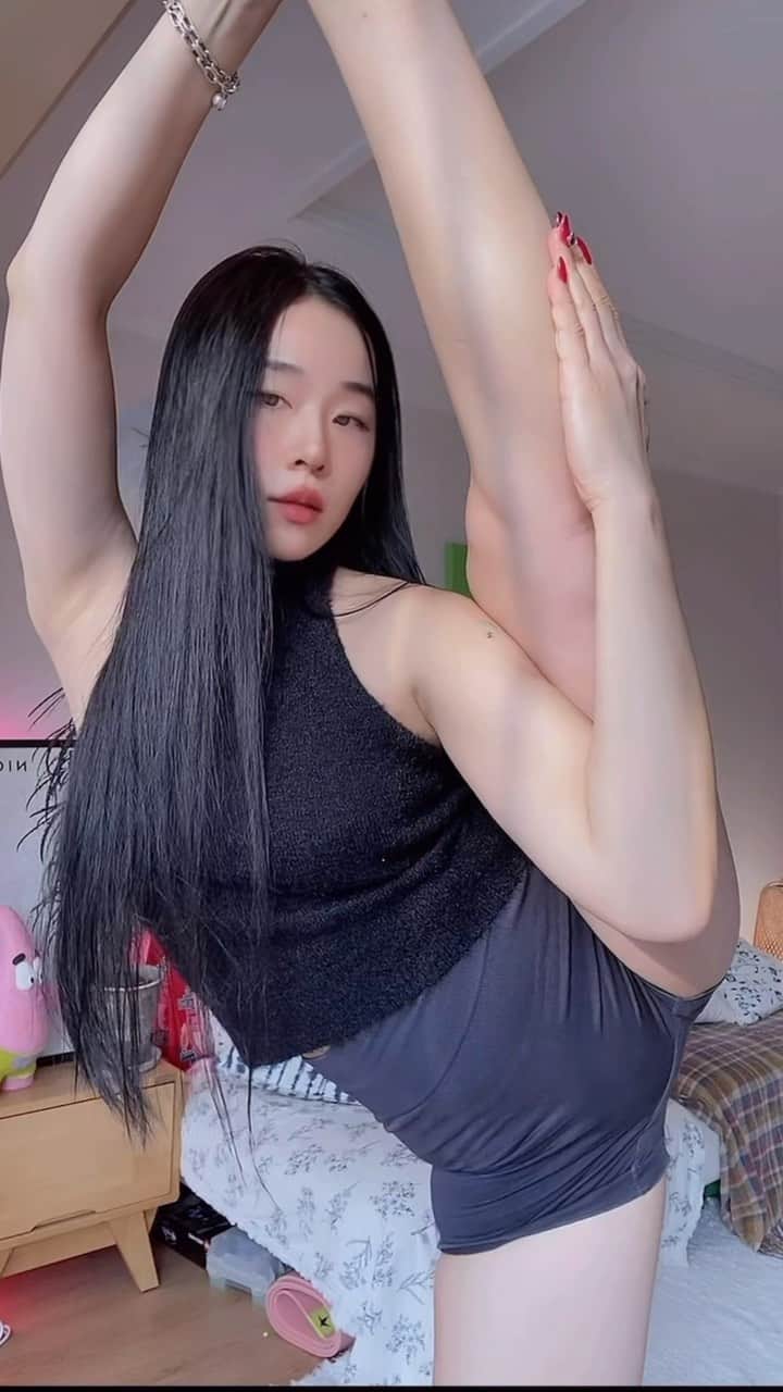 sanga yoginiのインスタグラム：「pikabu 🤓🤌🏻」