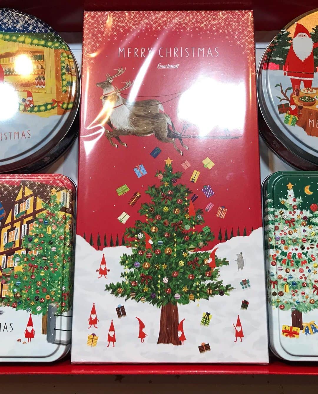 株式会社成正建装さんのインスタグラム写真 - (株式会社成正建装Instagram)「今年、お世話になった羽島市の不動産屋さんから、少し早いクリスマスプレゼントが届きました❣️  缶の絵がとっても可愛い❤️ ネットでしか買えない物らしいです🥰 そこまでしてくださって…😭  気付けば、1ヶ月後はクリスマスイヴ🎄 クリスマスに向けて、あなたはどんな準備をしますか❓  興味のある方はお気軽にお問い合わせください。 tel0568-67-6214 #愛知県 #犬山市 #工務店 #成正建装 #注文住宅 #店舗建築 #木造  #鉄骨造 #新築工事 #不動産 #リフォーム #土地探し #クリスマスプレゼント #クリスマス #クリスマスイヴ」11月24日 19時10分 - seishokensoh
