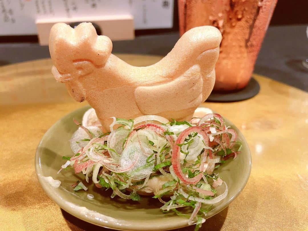 TAKUYAさんのインスタグラム写真 - (TAKUYAInstagram)「大阪にある会員制の鶏料理屋さん🐓 食べた事ないレベルの料理だらけで、今まで食べた鶏で1番美味しかったです🐓 めちゃくちゃ日本酒もいただきまして、１７種類飲み比べさせていただきました🙏 またお邪魔させていただきます🙇 @ichitatsu.beyond   #大阪#グルメ#大阪グルメ#会員制#鶏#鳥#鶏料理#鶏肉#トリュフ#日本酒#いち達#鶏寿司#寿司 #osaka#japanfoodie#bass#guitar#takuya」11月24日 19時16分 - takuya_qyoto