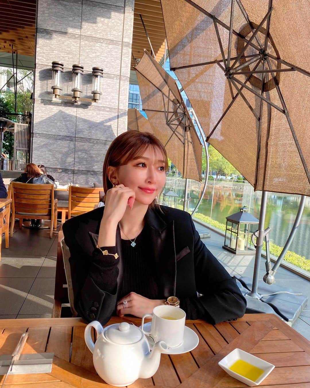のインスタグラム：「この日のテラスは暑くも寒くもなくて 気持ち良かった☕️🦢 ・」