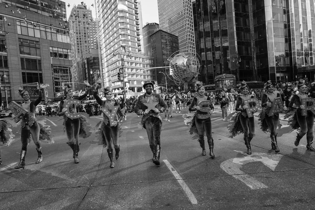 Q. Sakamakiのインスタグラム：「Happy Thanksgiving! #macysthanksgivingdayparade #thanksgivingdayparade #goku #dragonball #babyyoda #nyc」