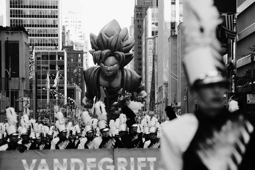 Q. Sakamakiさんのインスタグラム写真 - (Q. SakamakiInstagram)「Happy Thanksgiving! #macysthanksgivingdayparade #thanksgivingdayparade #goku #dragonball #babyyoda #nyc」11月25日 6時19分 - qsakamaki