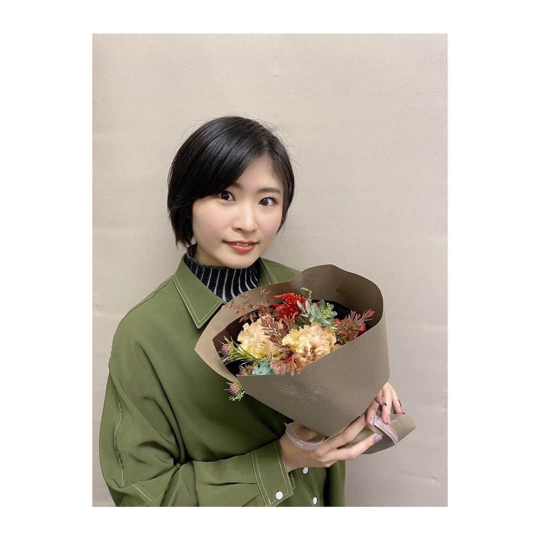 加賀楓さんのインスタグラム写真 - (加賀楓Instagram)「昨日の秋ツアー横浜公演に、  鞘師里保さん @riho_sayashi_insta   工藤遥さん @haruka_kudo.official   加藤小夏さん @__cnp_   鈴木愛理さん @airisuzuki_official_uf   が来てくださいました！！  鈴木愛理さんからは 花束もいただいてしまいました^_^  ありがとうございました！！  #モーニング娘22 #morningmusume22 #加賀楓」11月24日 21時32分 - kaede_kaga.official