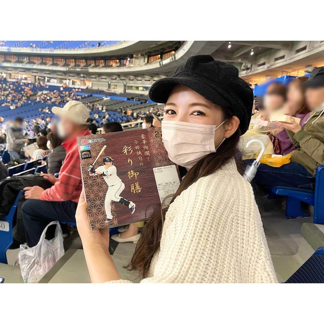 笹丘明里のインスタグラム：「. ジャイアンツのファンフェス 楽し過ぎて余韻が、、🤣👏⚾️🌸笑 . 球場でのごはんとビールって、 なんでこんなに最高なんだろね🍻💓 . 来年はたくさん 野球観戦行けたら良いなあ〜〜🥰⚾️ .  . . #ファンフェス #ファンフェスタ #読売ジャイアンツ #GIANTS #ジャイアンツ #プロ野球 #野球 #ジャイアンツファンフェスタ #巨人 #東京ドーム #さぼてん #ドーム飯 #球場飯 #ビール #ビール女子 #🍺 #野球応援 #野球観戦 #プロ野球選手 #野球好きな人と繋がりたい #⚾️ #野球好きと繋がりたい #baseball #笹丘明里」