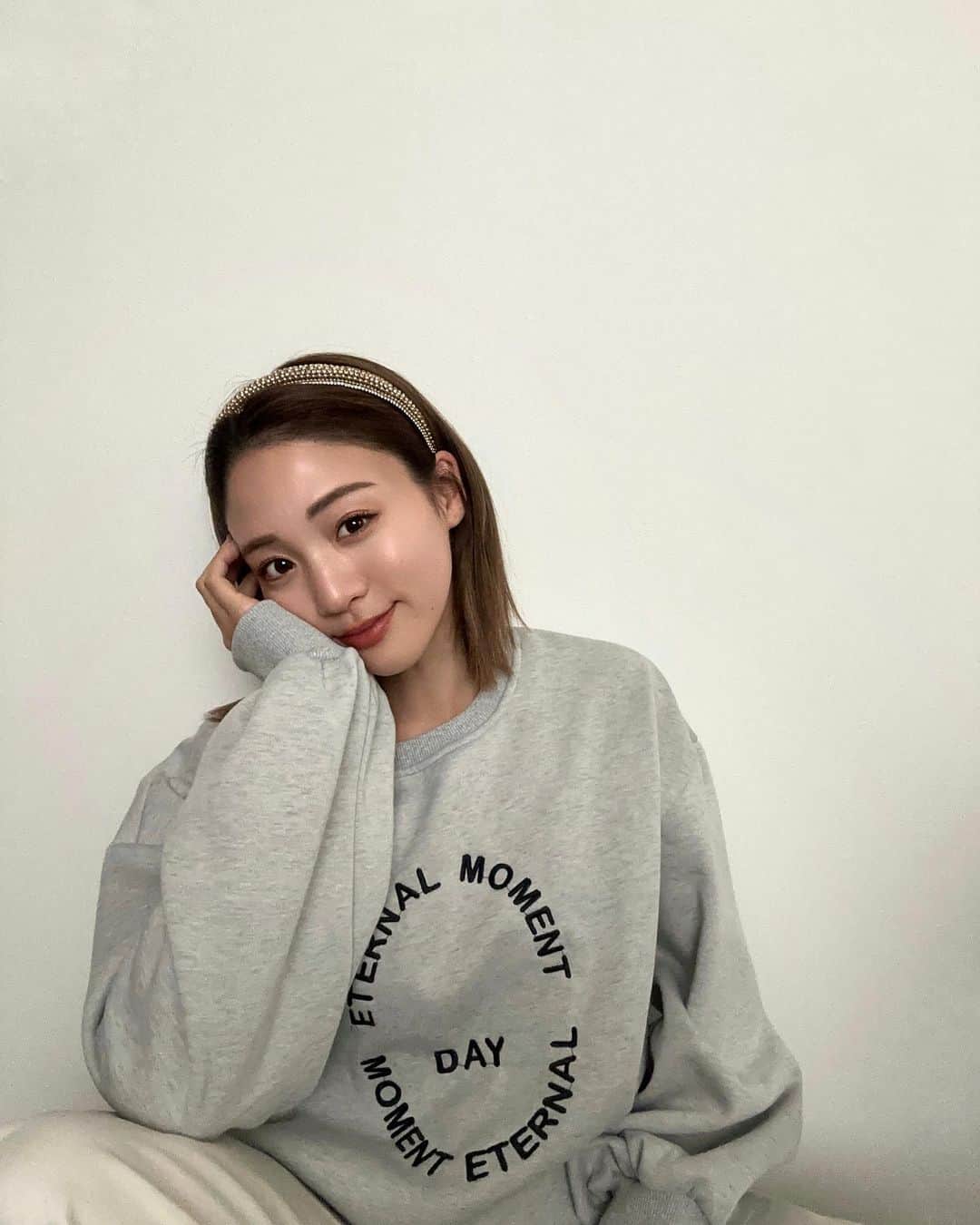 志田友美（ゆうみん）のインスタグラム：「☝🏼🤍  岩手帰ってゆっくり中🎈  なんだかんだで産後初めてのネイルへ💅🏼  久々にネイルしたけどやっぱりネイルしてる方が気分上がる😮‍💨💞  thank you⭐️ @yuuuuuuuko1224  ㅤㅤㅤㅤㅤㅤㅤㅤㅤㅤㅤㅤㅤ ㅤㅤㅤㅤㅤㅤㅤㅤㅤㅤㅤㅤㅤ トレーナーと娘👶🏼の靴下🧦は @shein_japan   トレーナー🏷11049221 靴下🏷11398478  靴下に関してはブカブカだから早く大きくなぁれ🥹☝🏼笑  クーポンコード📍SGFyuumi01  お買い上げ金額1～5,999円まではセール価格より15%OFF、 6,000円以上は20%OFF。  #SHEIN #SHEINforall #SHEIN購入品#SHEINgoodfinds #SHEINblackfriday   #女の子ママ #プレママ #3ヶ月ベビー #0歳児ママ」