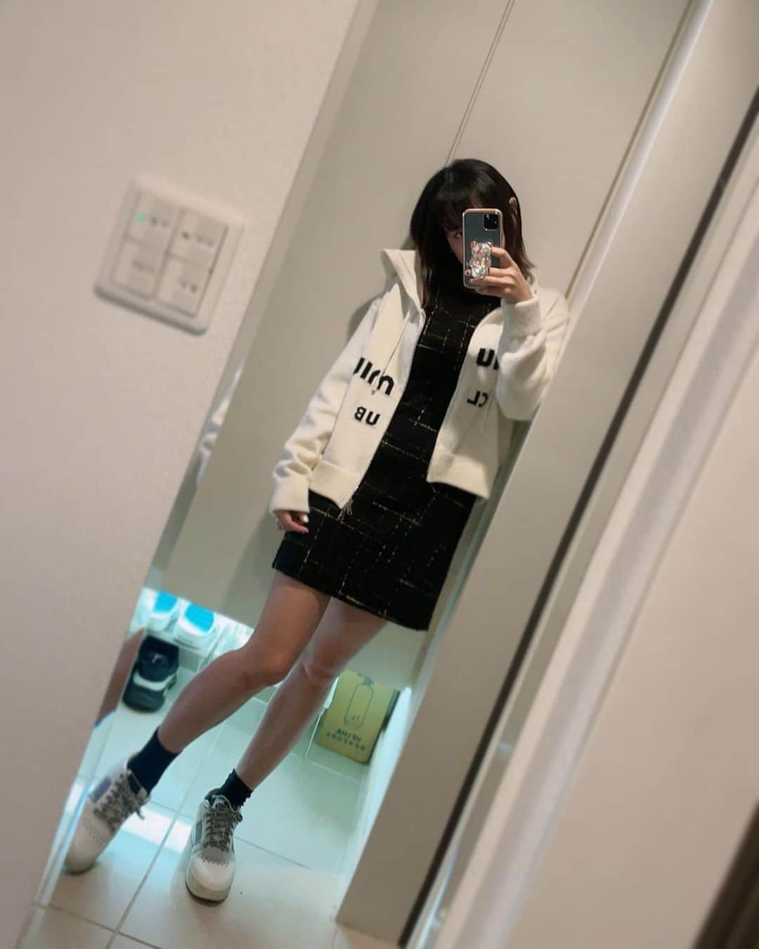 西原愛夏のインスタグラム：「私服🤍⋆͛  ✧*̣̩⋆̩ｰｰｰｰｰｰｰｰｰｰｰｰｰｰｰ最新告知ｰｰｰｰｰｰｰｰｰｰｰｰｰｰｰｰｰｰｰｰｰｰ✧*̣̩⋆̩☽  【11月】  ✩.YouTube  毎週（火）(金) ぐらごる更新中⛳️  7 AbemaTV ミッドナイト競輪 12 ミッドナイト競輪 13 四日市 競輪 最終日 10~12R Twitterにて予想動画アップ 23 AbemaTV ミッドナイト競輪 26 朗読劇『ゆびさきパレット〜少女サロンにノックの音が〜』in 大塚シアター 27 朗読劇『ゆびさきパレット〜少女サロンにノックの音が〜』in 大塚シアター  ✧*̣̩⋆̩☽⋆ｰｰｰｰｰｰｰｰｰｰｰｰｰその他ｰｰｰｰｰｰｰｰｰｰｰｰｰｰｰｰｰｰｰｰｰｰ✧*̣̩⋆̩☽⋆゜  🥀アパレルブランド M collection R (@m.collection2020 ) 👙エレアリーナイトブラモデル ♥ オフィシャルファンクラブ 月額750円 💕LINEスタンプ『歯科衛生士アイドル西原愛夏』発売中 📸YouTube ｢まなかちゃんねる｣  📷YouTube「ゴルフとコーチと私」 🕊Twitter＆TikTokやってます✨  ✧*̣̩⋆̩☽⋆ｰｰｰｰｰｰｰｰｰｰｰｰｰｰｰｰｰｰｰｰｰｰｰｰｰｰｰｰｰｰｰｰｰｰｰｰ✧*̣̩⋆̩☽⋆゜  #西原愛夏#歯科衛生士#現役歯科衛生士  #歯科衛生士タレント#歯科#白衣#タレント#グラビア#アイドル#女優#コスプレ#Cosplay#talent#Japaneseidol #japanesegirl#dentalhygienist #탤런트#아이돌 #치과위생사 #치과 #日本女星#天赋#偶像#アパレルブランド#アパレルオーナー#McollectionR#プロデュースブランド」