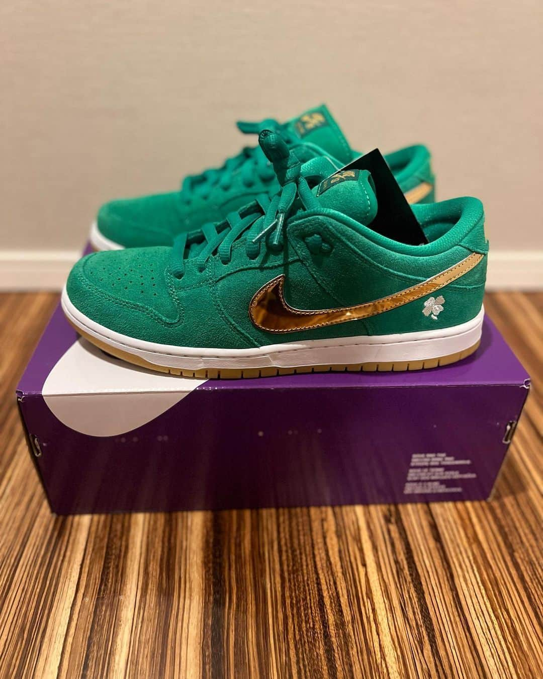 岩本煌史さんのインスタグラム写真 - (岩本煌史Instagram)「got new kicks!!  NIKE SB DUNK LOW PRO "St. Patrick's Day(2022)"  #nike #ナイキ #nikesb #ナイキエスビー #sb #エスビー #dunklow #ダンクロウ #stpatricksday  #セントパトリックスデイ #prowrestler #プロレスラー #prowrestling #プロレス #三重県 #桑名市 #出身 #岩本煌史 #sneaker #スニーカー #スニーカー大好き #足元倶楽部 #スニーカーヘッズ」11月24日 23時35分 - koji_iwamoto