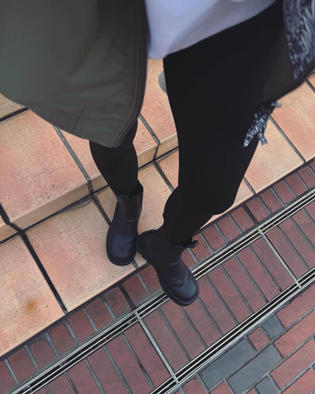 LISAのインスタグラム：「Restart🫰🌼🌼🌼」