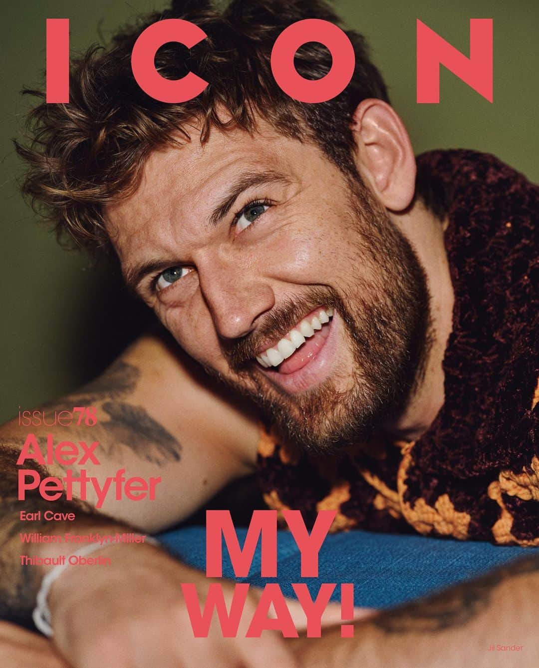 アレックス・ペティファーのインスタグラム：「@alexpettyfer stars on this cover of the new ICON – Out Tomorrow!  Multitalented and achieving success after success, Alex Pettyfer is an actor, producer, and director, full of commitments and with lots of films in the pipeline, such as the one about racing driver James Hunt: “As a kid I wanted to be a Formula 1 driver. Obviously James Hunt was an idol of mine, also Ayrton Senna. To feed my passion for motorsport, my dad took me to the go-kart track. But I’ve always also loved movies. It’s a dream to be able to combine both loves with the second film I’ll direct about the meeting of James Hunt and Richard Burton, called ‘The Weekend’.” Don’t miss the full cover story in ICON 78, on newsstands from tomorrow!  Talento poliedrico capace di percorrere diverse strade con successo, Alex Pettyfer è attore, produttore e regista, pieno di impegni e con tanti film in cantiere, come quello sul pilota James Hunt: “Da ragazzino avrei voluto diventare pilota di Formula 1. Ovviamente James Hunt era il mio idolo, come Ayrton Senna. Per soddisfare la mia passione, mio padre mi portava sulla pista di go kart. Ma ho sempre amato anche il cinema. È un sogno poter combinare queste due passioni nel secondo film che dirigerò, intitolato ‘The Weekend’, che racconta l’incontro tra James Hunt e Richard Burton”. Non perdete l’intervista completa su ICON 78, in edicola da domani!  #AlexPettyfer wears @jilsander  Photographed by @johnbalsom_studio  Styling by @edoardocaniglia  Grooming: @andyatagency  Casting director: @vanessa.contini_ Producer: @leahcosgriff Interview by Roberto Croci  Editor in Chief: @andreatenerani Creative Director: @lucastoppinistudio Editor at Large: @angelo_pannofino  #ICON #ICONmagazine」