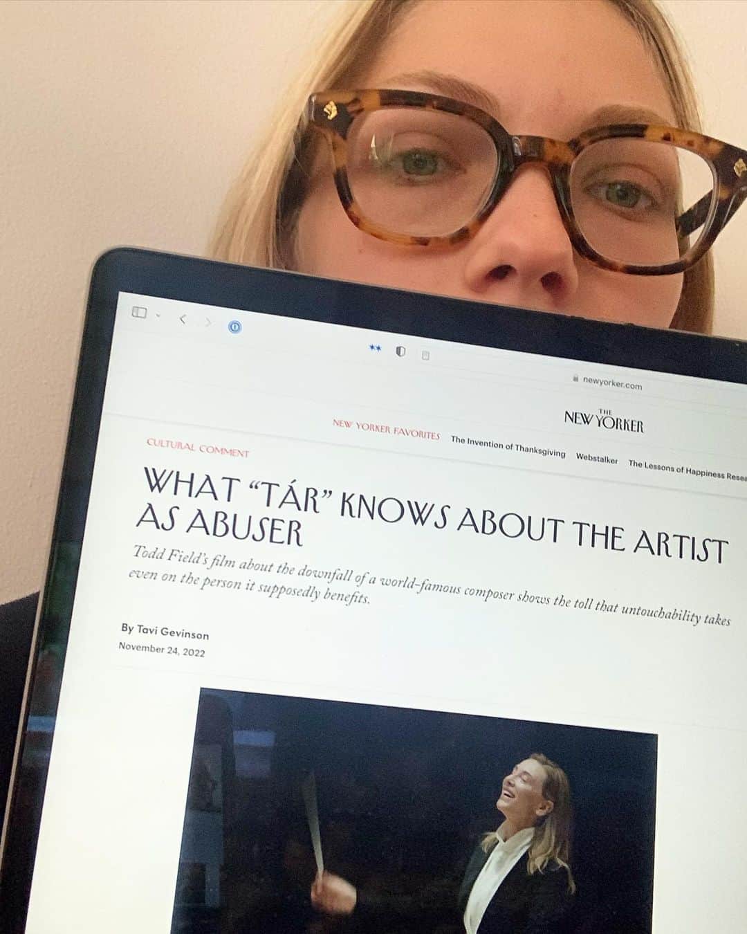 タヴィ・ゲヴィンソンのインスタグラム：「I wrote about TÁR for the New Yorker 🤳🏼 link in bio 🪗 thank you @newyorkermag!」