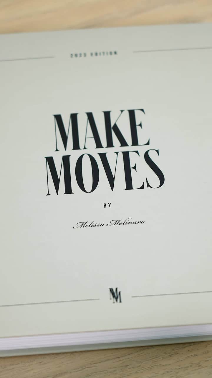メリッサ・モリナロのインスタグラム：「2023 MAKE MOVES PLANNER Will be Live TODAY! Check my stories for the LINK!」